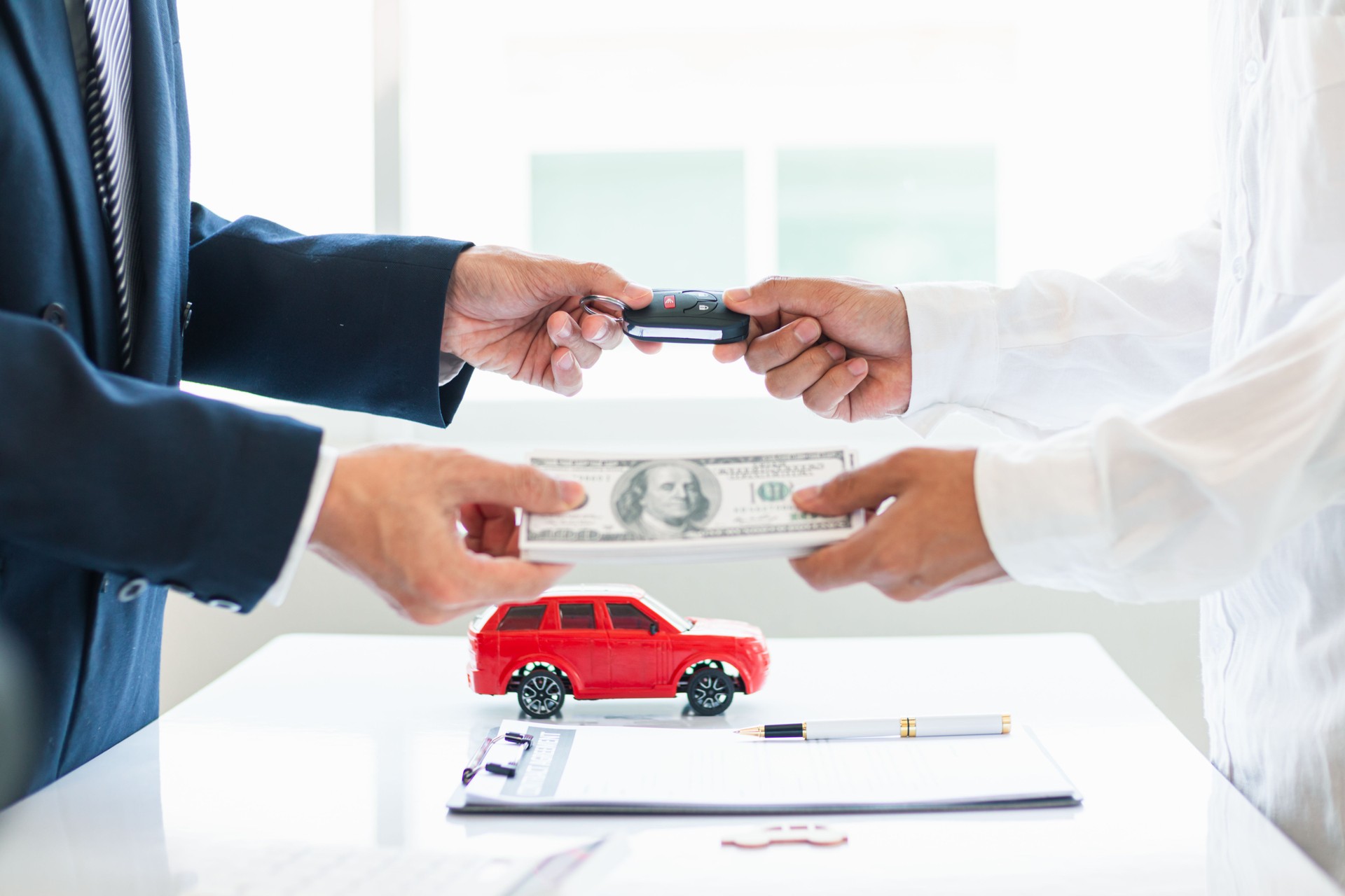 Car dealers are offering promotions to customers and calculating the cost of leasing a new EV car. Buyers have agreed to lease-purchase EV cars from dealers because they are cost-effective.